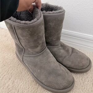 UGG Women's Classic Short II Boot size 7 Grey